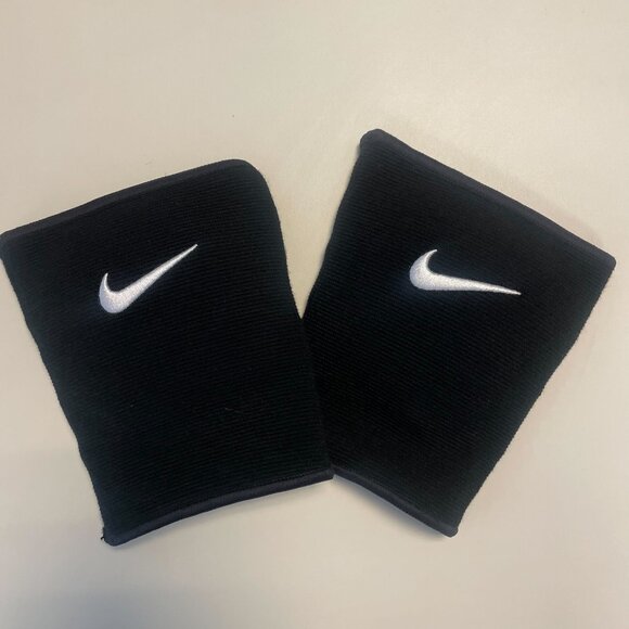 COPY - COPY - Nike Essentials Volleyball Knee Pads - M/L - Picture 1 of 2